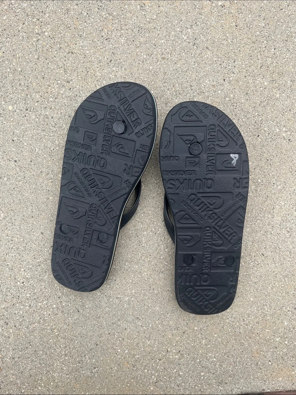 Quiksilver Men’s Orange, Blue & Black Graphic Flip Flops